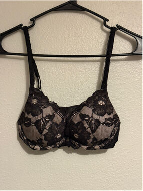 Victoria’s Secret Body by Victoria Push Up Bra 32B Black Lace